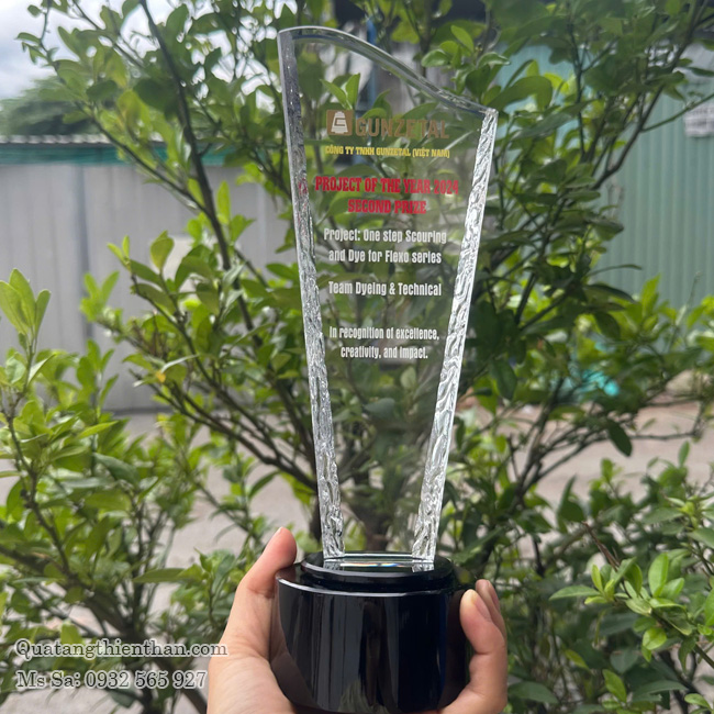 Cúp Pha Lê Cao Cấp cao 27cm Cúp pha lê cao cấp 27cm, Cúp pha lê quà tặng doanh nghiệp, Cúp pha lê cao cấp in logo công ty