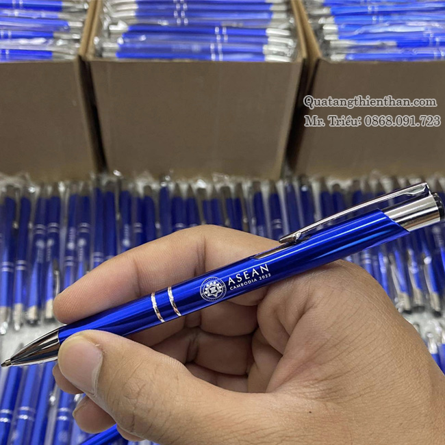 Bút Bi Bấm Kim Loại Màu Xanh Bút Bi Bấm Kim Loại Màu Xanh